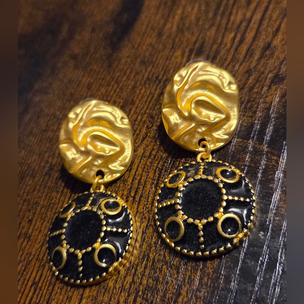 Golden Stella Black & Gold Brilliance Vintage Styled Pierced Earrings - Picture 4 of 11